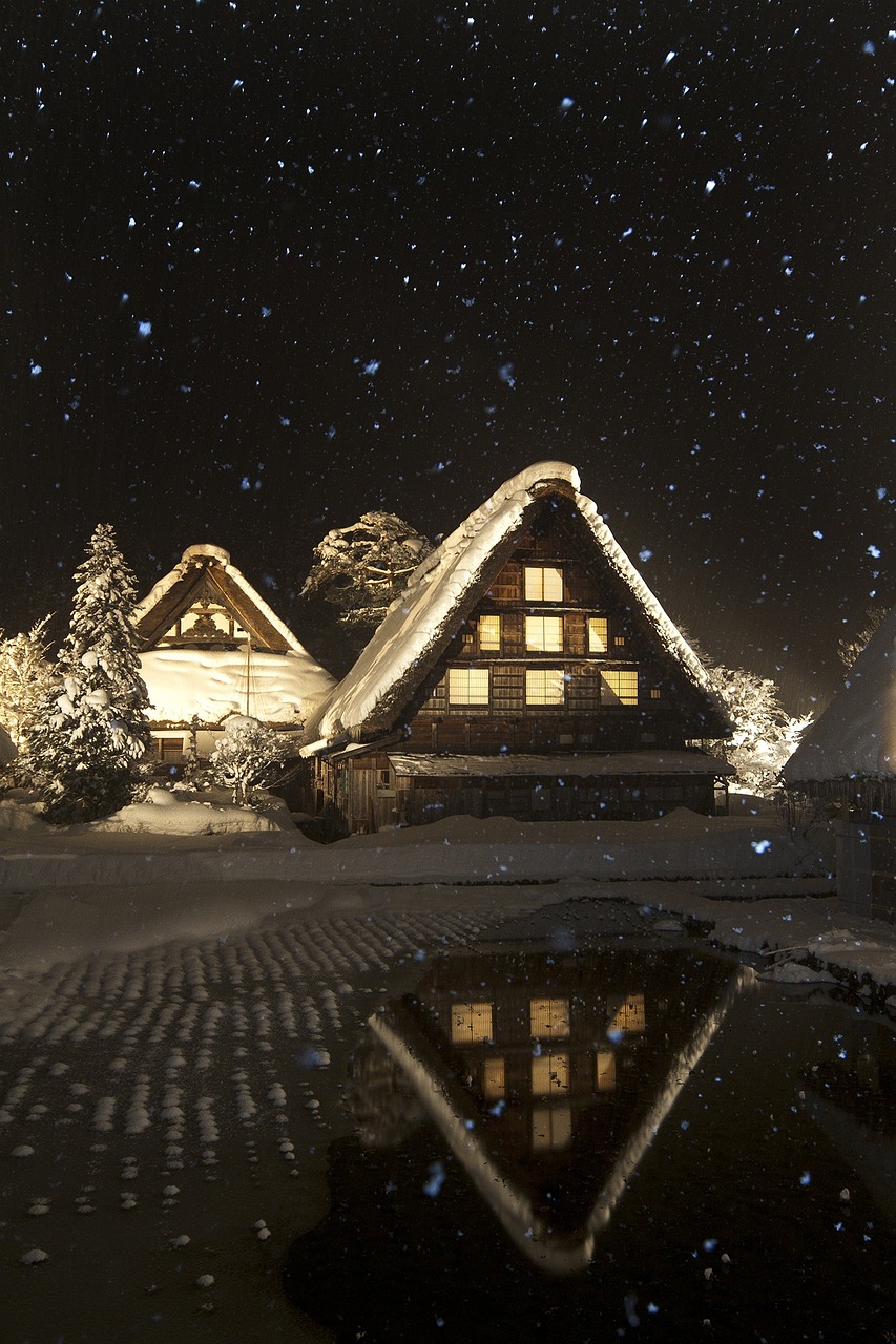 snow scene, shirakawa-go, snowy night-1113819.jpg